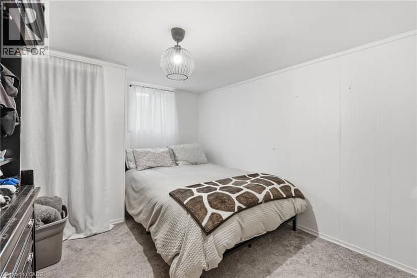 10 TAYLOR Crescent — photo 30 of 37