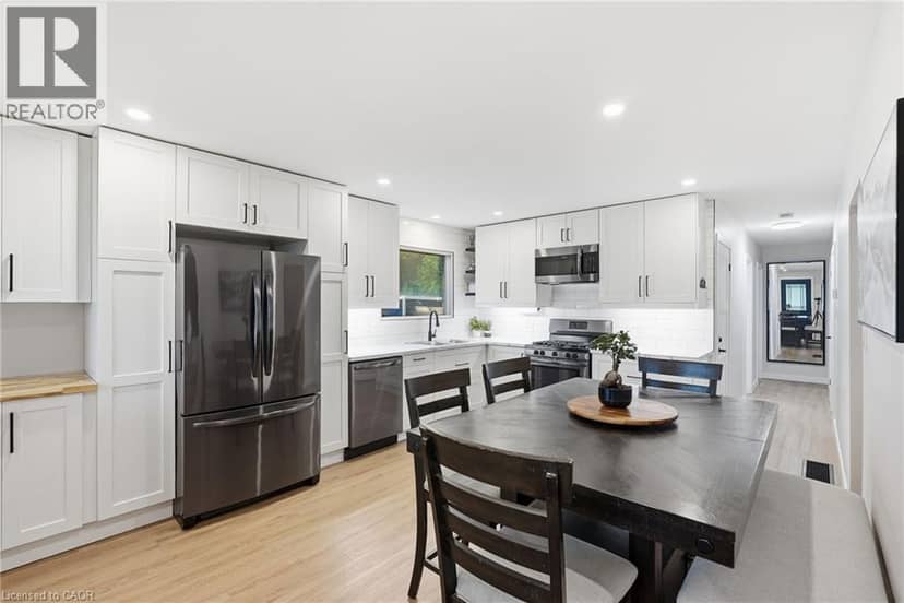 10 TAYLOR Crescent — photo 13 of 37