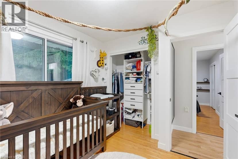 10 TAYLOR Crescent — photo 19 of 37
