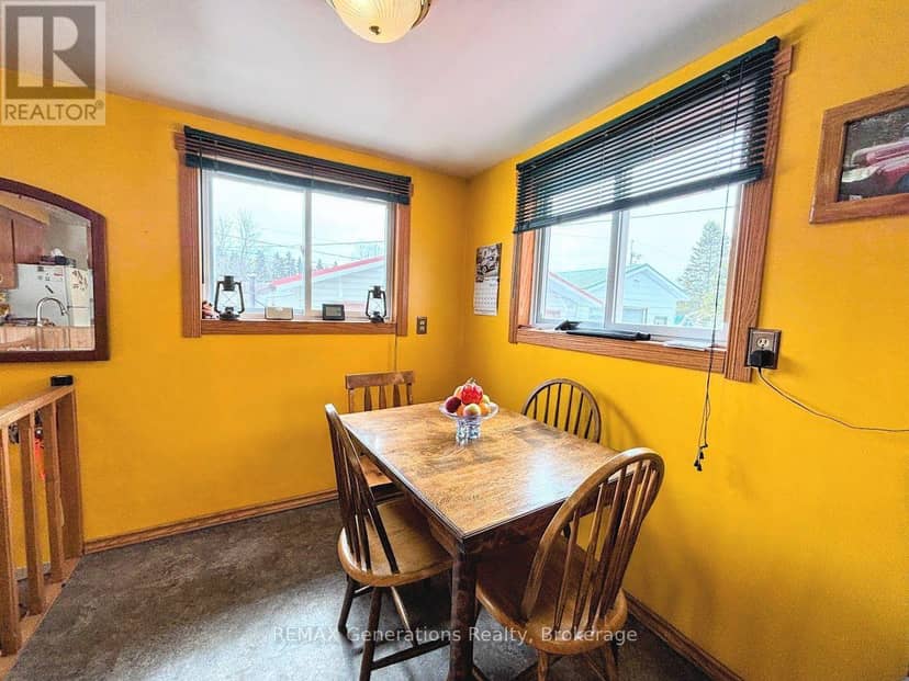 14 Lloyd Irwin Street — photo 11 of 40