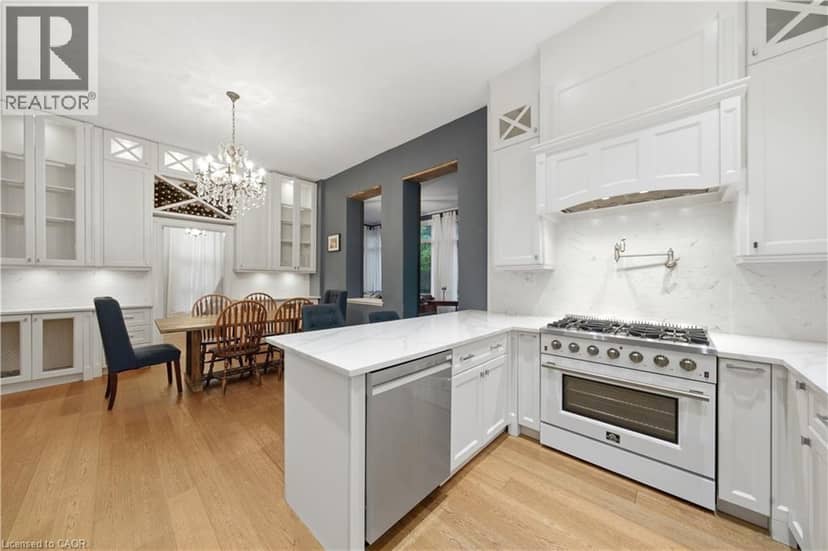 347 QUEEN Street S — photo 15 of 40