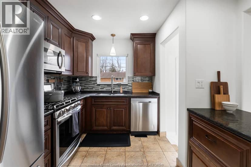 735 Lounsborough — photo 15 of 40