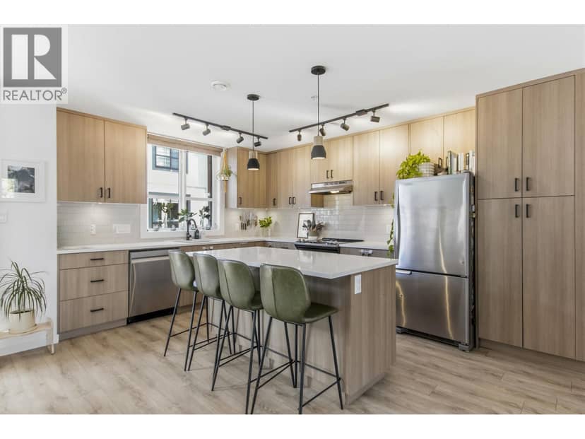 16 39769 GOVERNMENT ROAD, Squamish