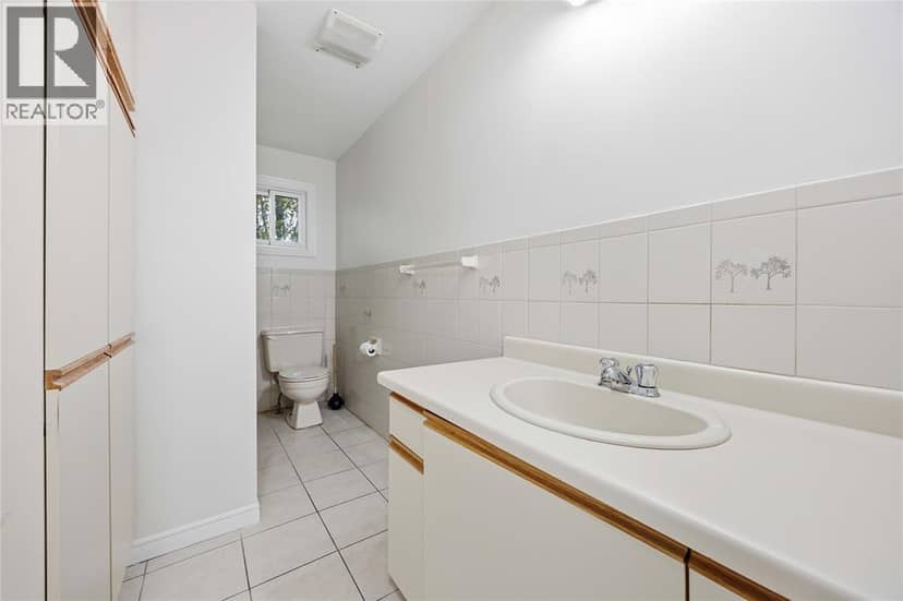1516 Henley Crescent — photo 26 of 38