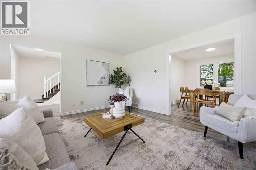 1516 Henley Crescent — photo 4 of 38