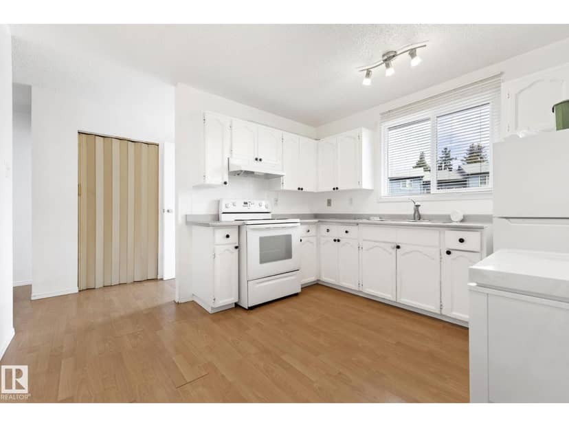 3122 142 AV NW — photo 12 of 40