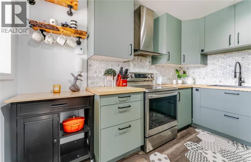 203 3460 Quadra St — photo 1 of 38