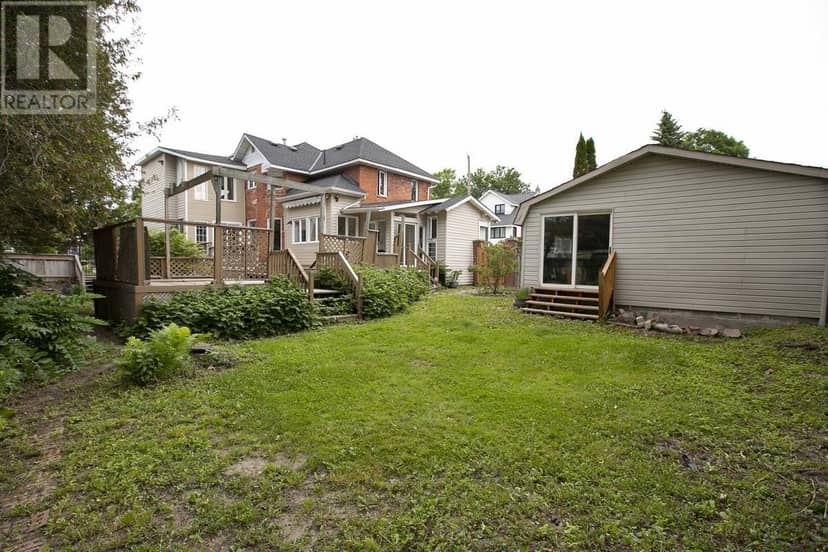124 Upton RD — photo 4 of 40