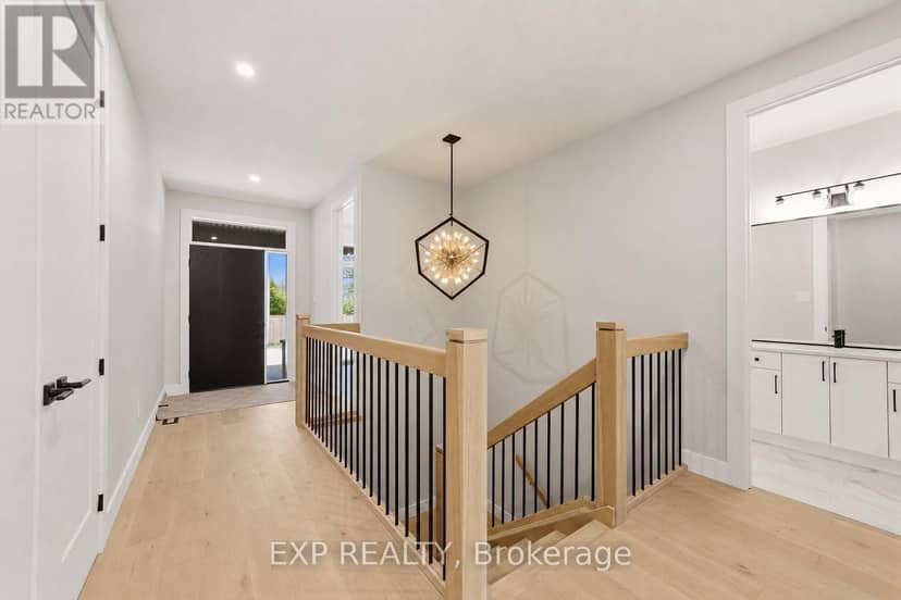 22 - 430 Head Street N — photo 3 of 25