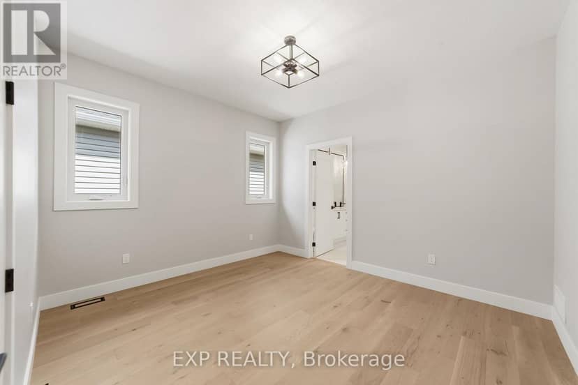 30 - 430 Head Street N — photo 16 of 31