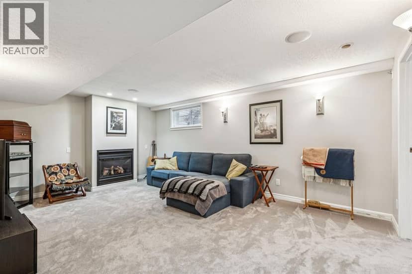 5815 Dalhousie Drive NW — photo 22 of 37