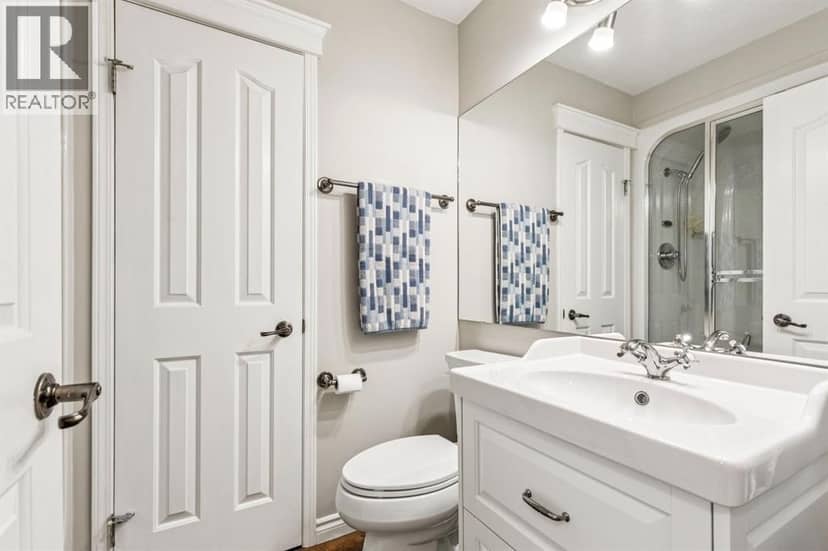 5815 Dalhousie Drive NW — photo 20 of 37