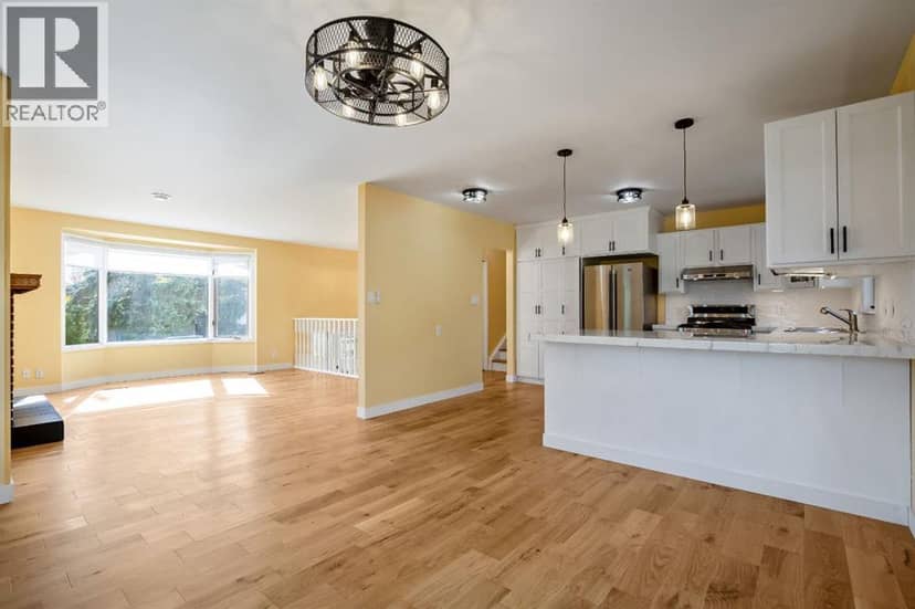 2404 18 Street — photo 17 of 40