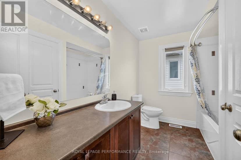 149 Topaze Crescent — photo 32 of 40
