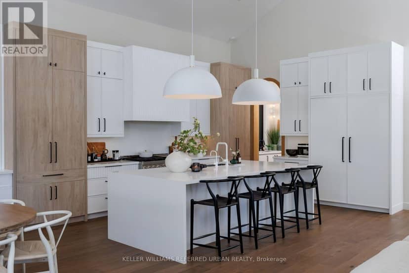 15600 Dufferin Street — photo 17 of 40