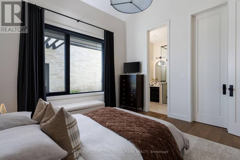 15600 Dufferin Street — photo 34 of 40