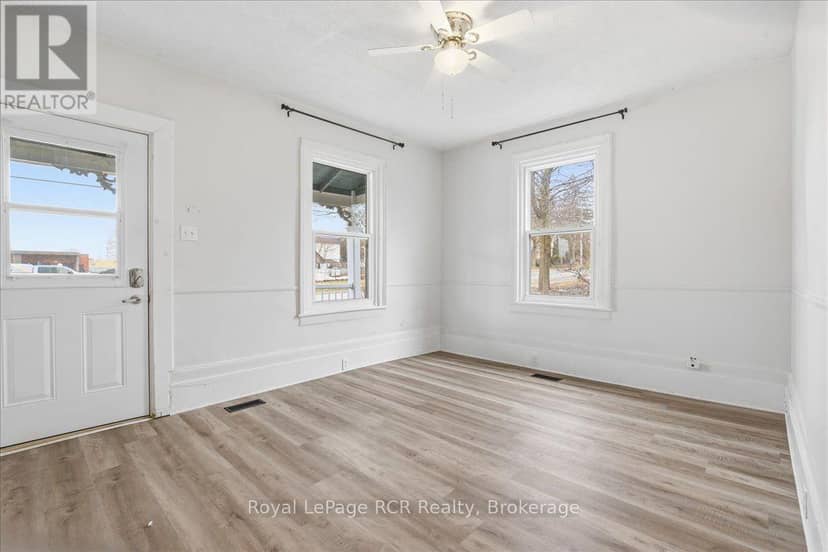 234 Elma Street E — photo 10 of 13