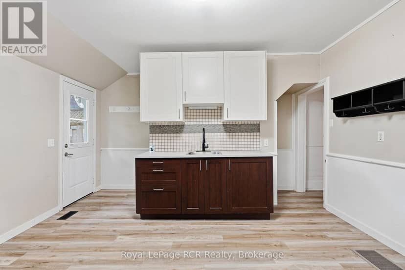 234 Elma Street E, North Perth, photo 8