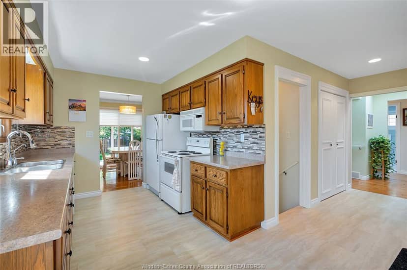 331 Lesperance — photo 7 of 32