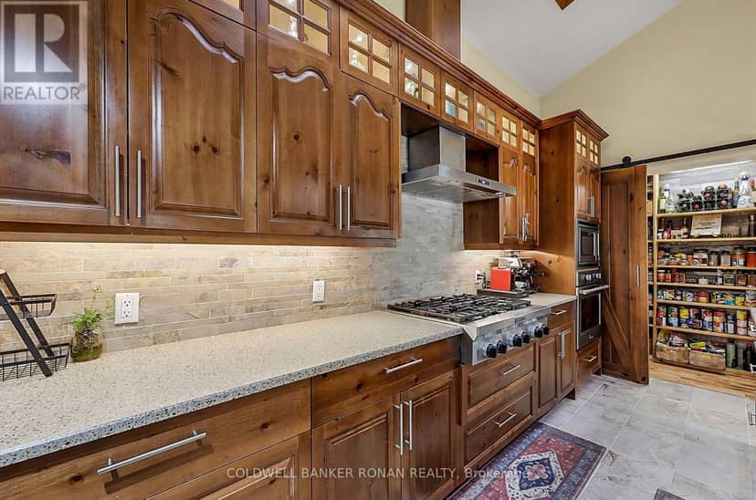 675446 Hurontario Street — photo 11 of 40