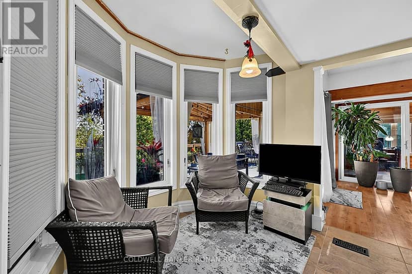 675446 Hurontario Street — photo 13 of 40