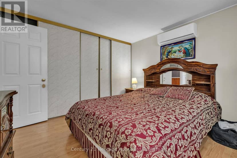 921 Lincoln Drive — photo 12 of 40