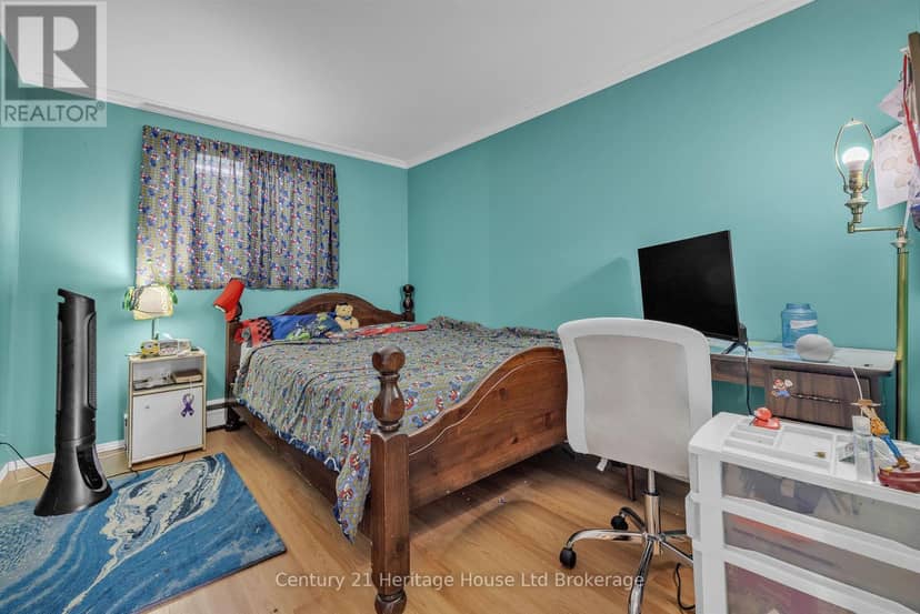 921 Lincoln Drive — photo 13 of 40