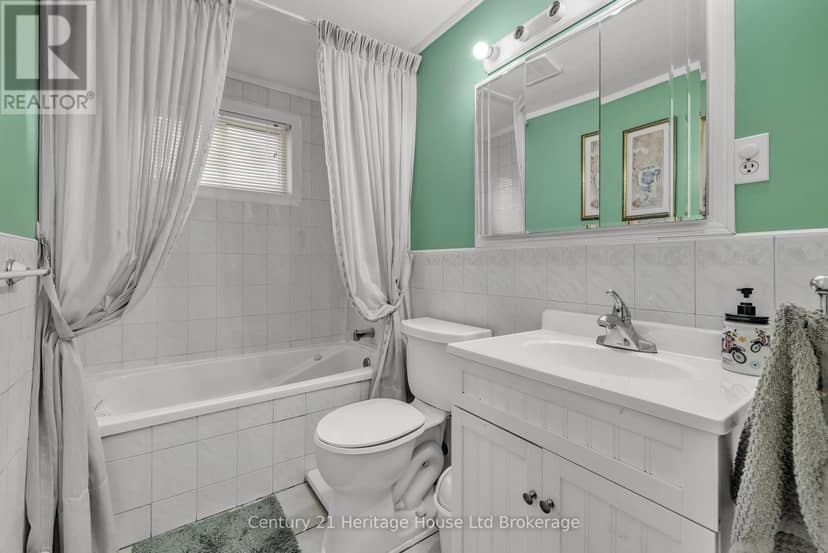 921 Lincoln Drive — photo 14 of 40