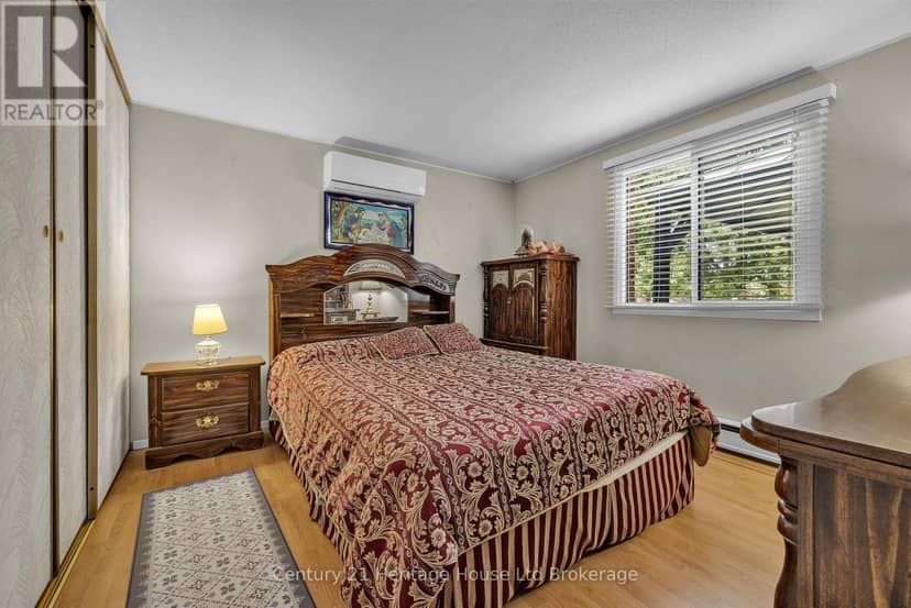 921 Lincoln Drive — photo 11 of 40
