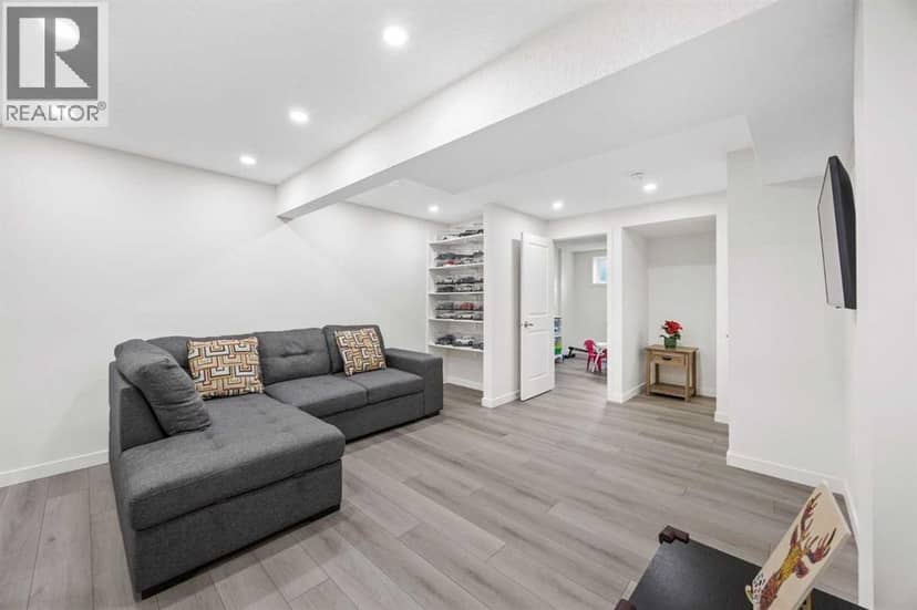 251 Chinook Gate Boulevard SW — photo 33 of 40