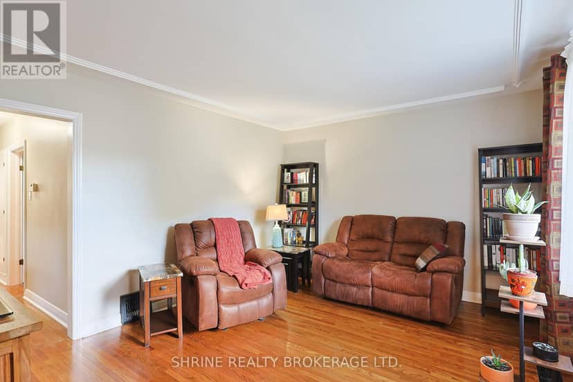 227 Sterling Street, London East, photo 7