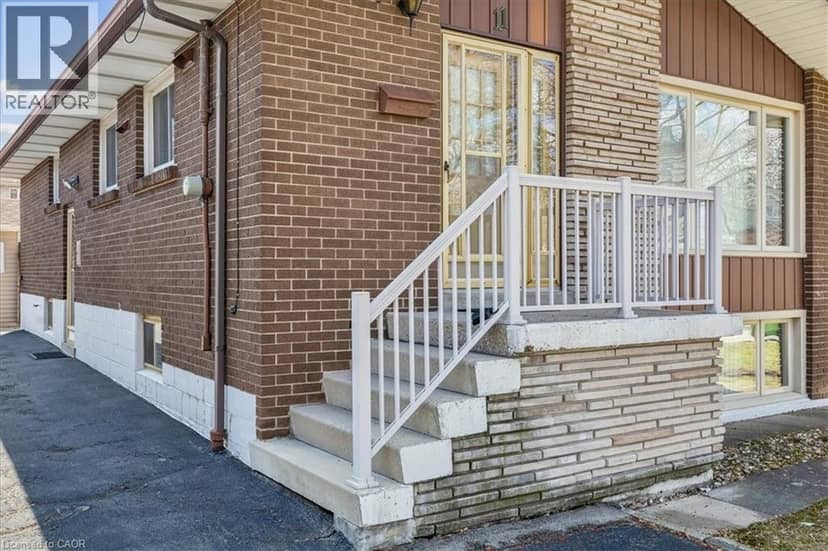 11 DUFF Street — photo 5 of 40