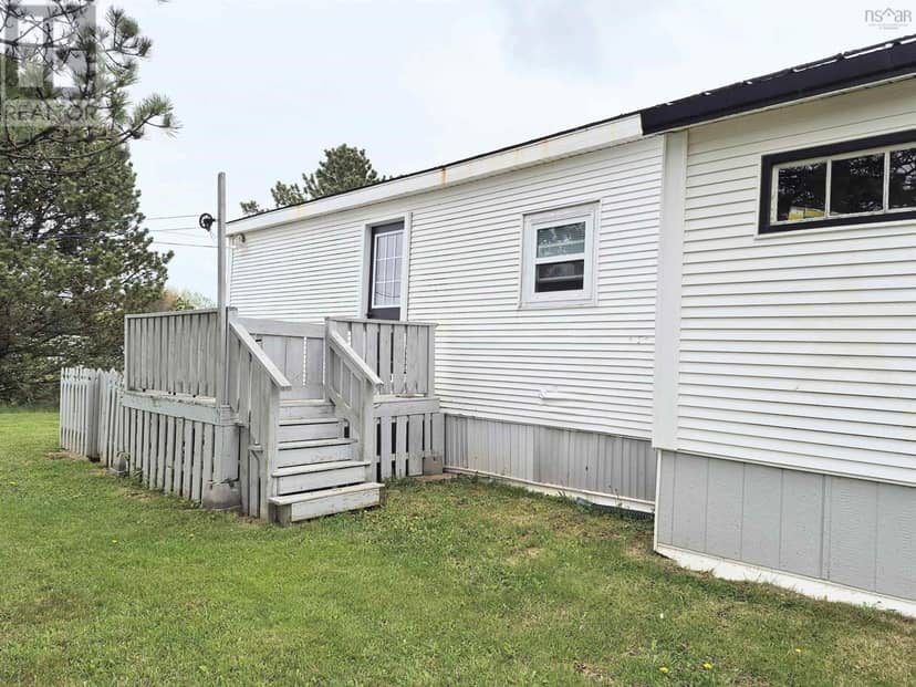10 Bayview Drive — photo 3 of 21