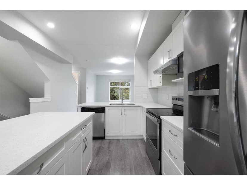 27 14660 105A AVENUE, Surrey