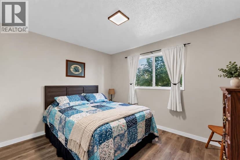 339 Ross Glen Drive SE — photo 17 of 40