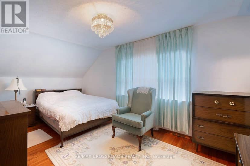 36 McDonald Avenue — photo 17 of 38