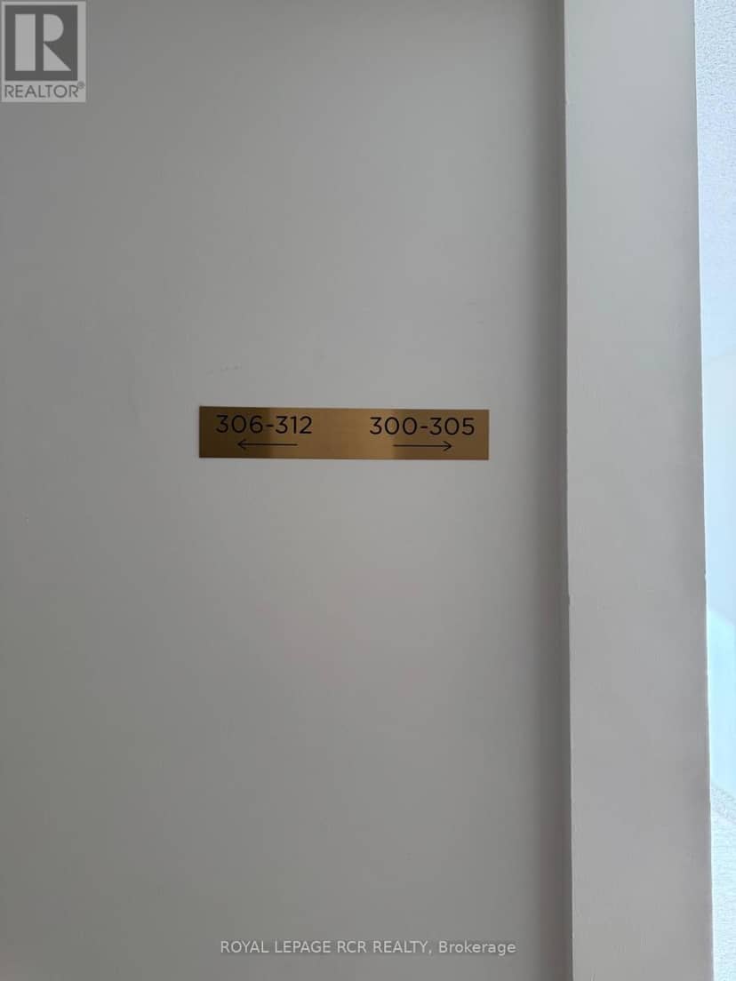 300 - 8 Fead Street — photo 18 of 40