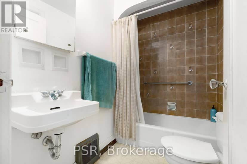381 Victoria Street N — photo 10 of 23