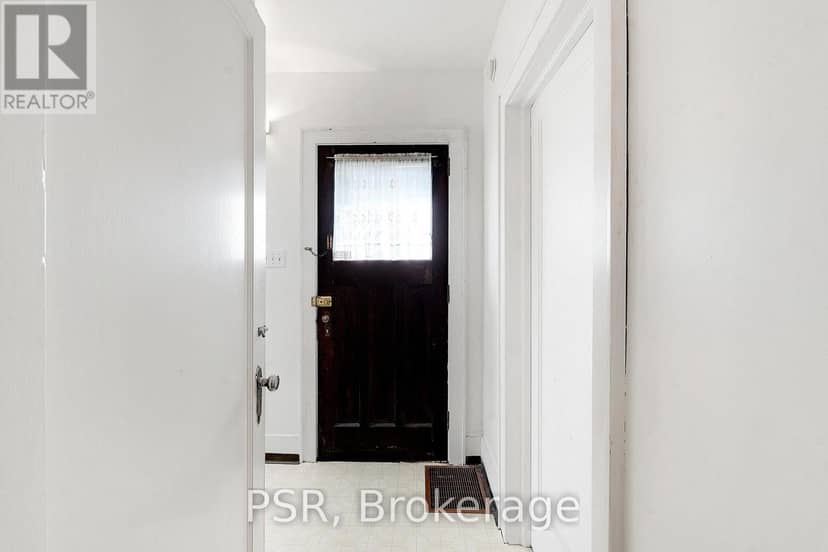 381 Victoria Street N — photo 3 of 23
