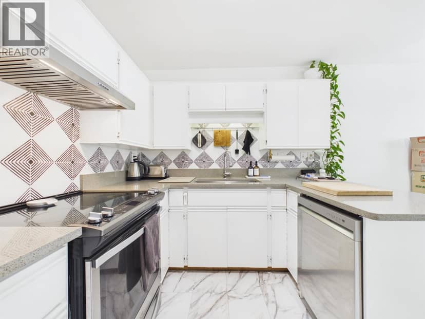18 1318 BRUNETTE AVENUE, Coquitlam