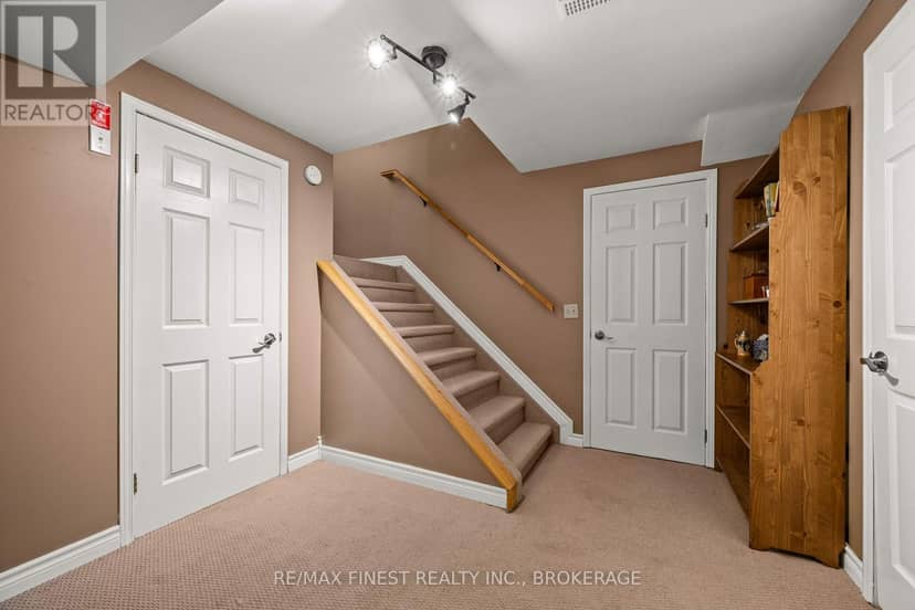 2032 Valleyview Drive — photo 34 of 40