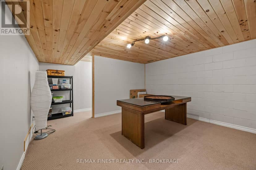 2032 Valleyview Drive — photo 37 of 40