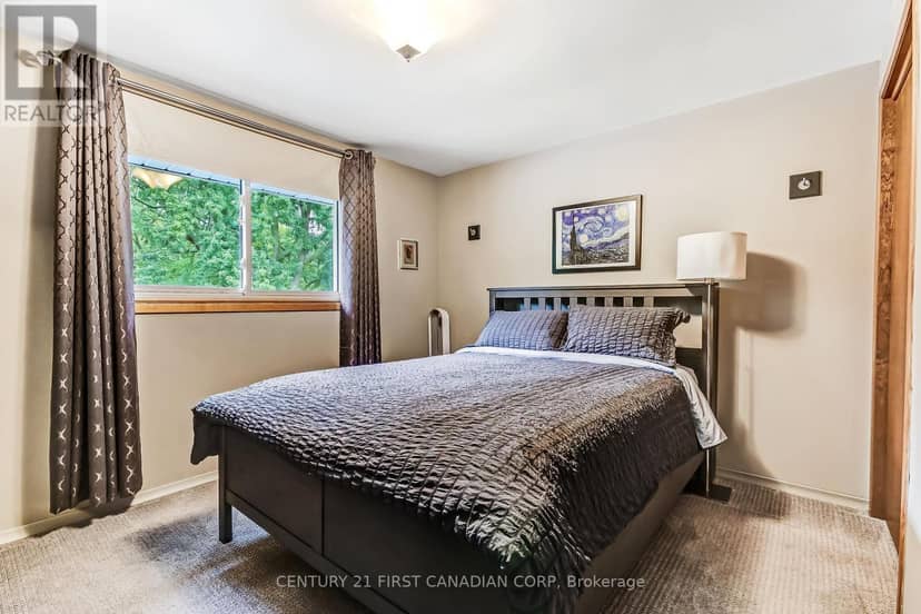 94 Nicholas Crescent — photo 13 of 28