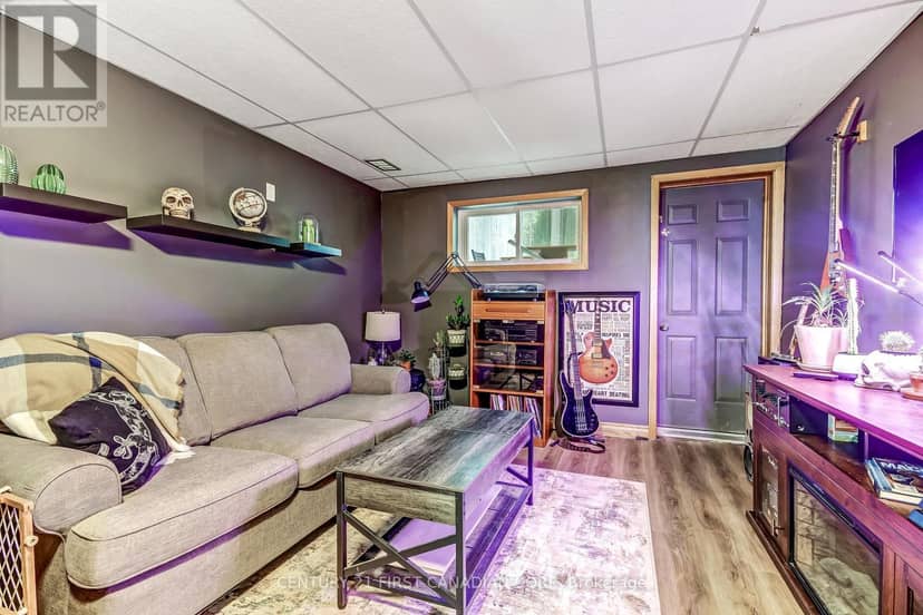 94 Nicholas Crescent — photo 14 of 28
