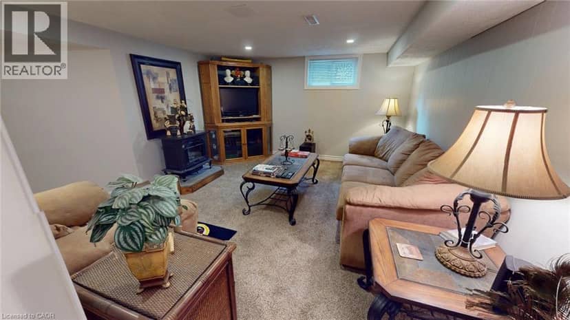 7 CAMBRIDGE Drive — photo 19 of 37