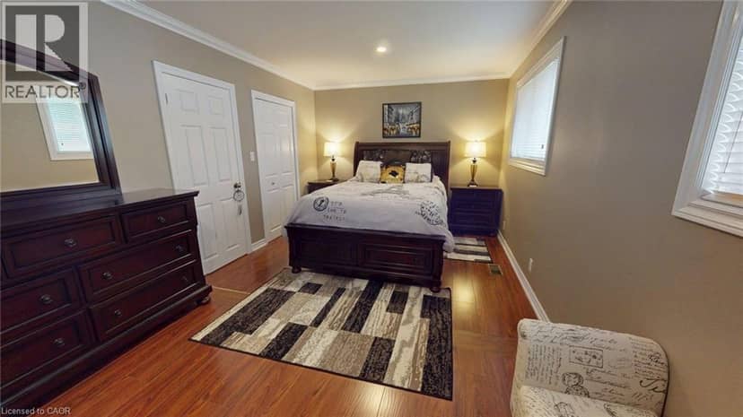 7 CAMBRIDGE Drive — photo 11 of 37