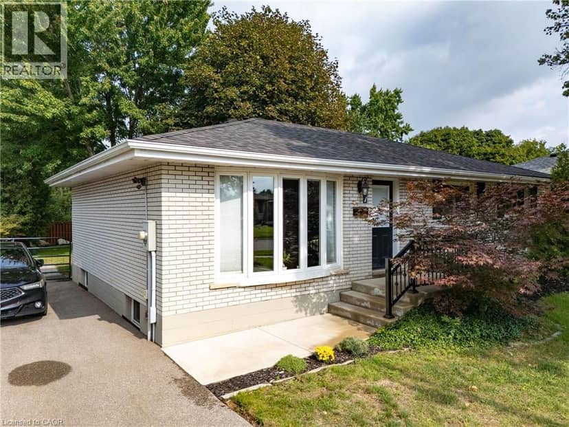 7 CAMBRIDGE Drive — photo 25 of 37