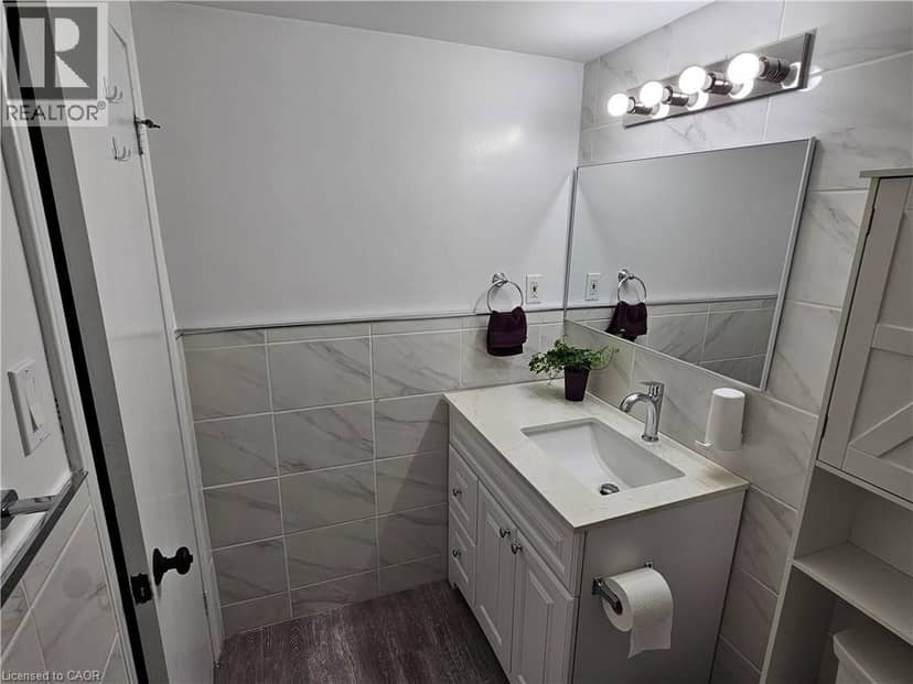 8 WOODMAN Drive S Unit# 807 — photo 19 of 27