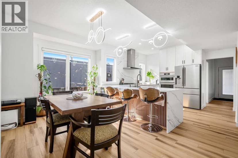 410 11 Avenue NE — photo 10 of 40