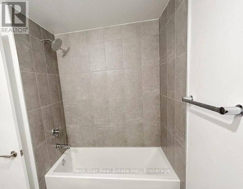 418 - 1195 The Queensway — photo 13 of 31